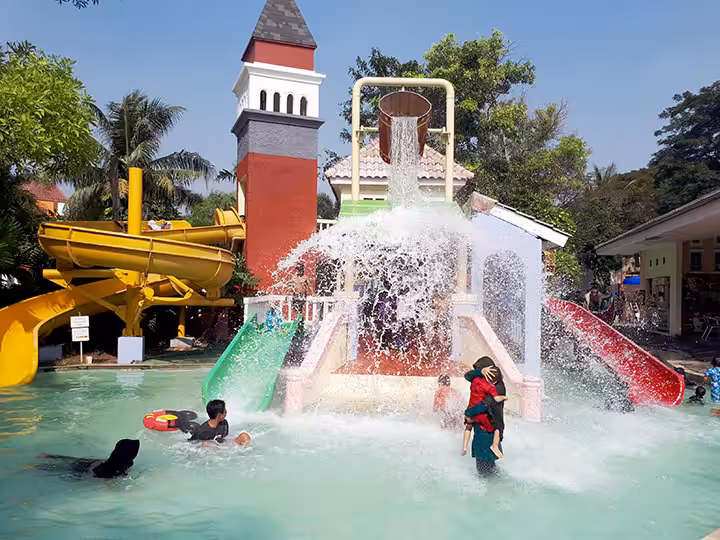 Wisata Venetian Water Carnaval