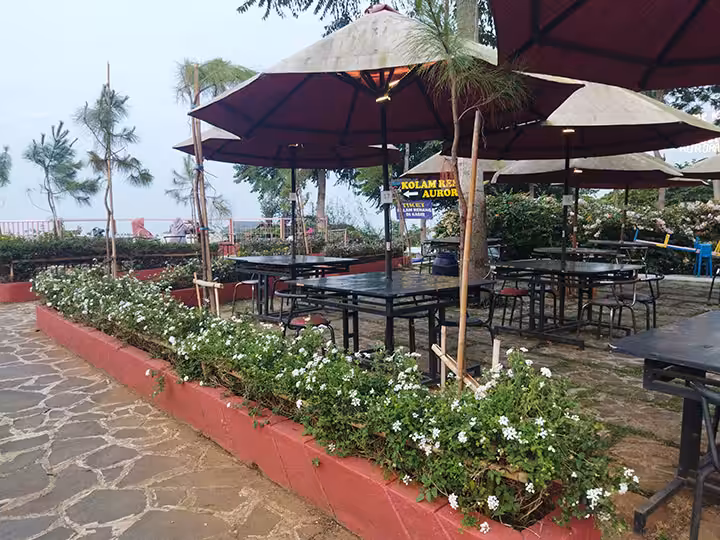 Cafe di Taman Love Aurora