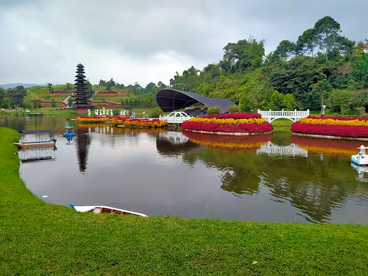 Danau di Taman Lembah Dewata