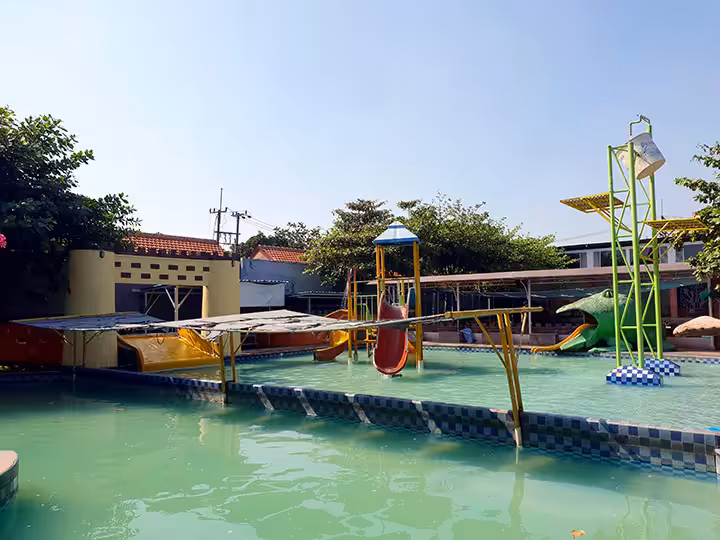 Kolam Renang Primavera