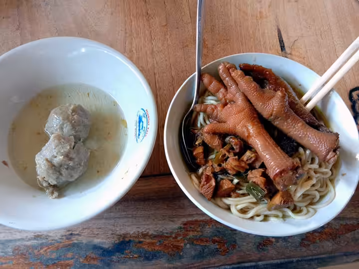 Mie Ayam dan Bakso Idolaku Pak Tikno