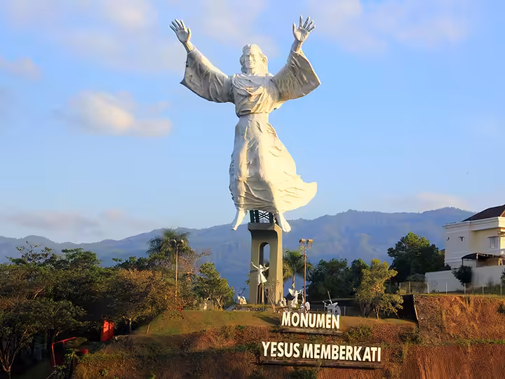 Monumen Yesus Memberkati