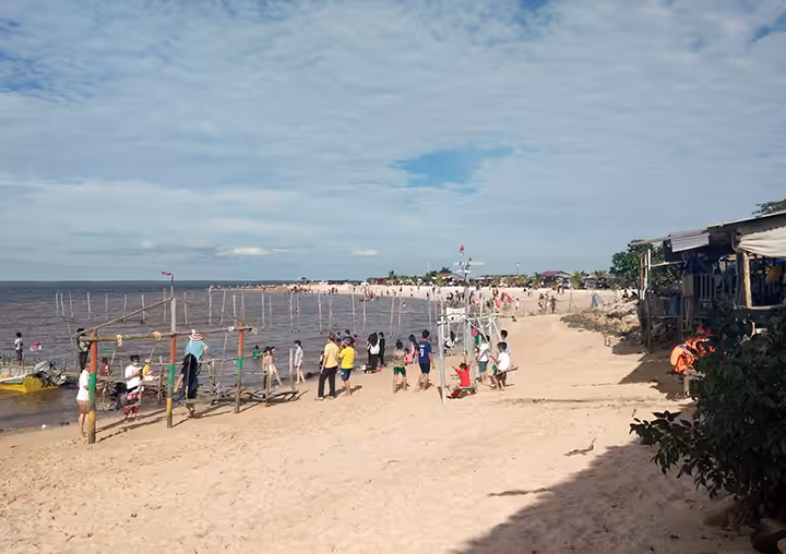 Pantai Captain Elwin