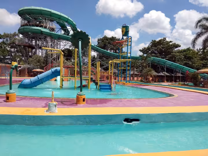 Waterpark Lembah Hijau Lampung