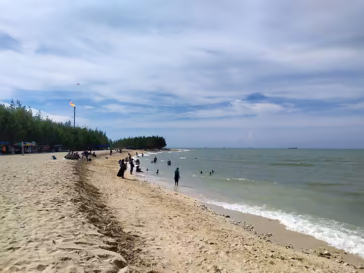 Wisata Pantai Remen Tuban