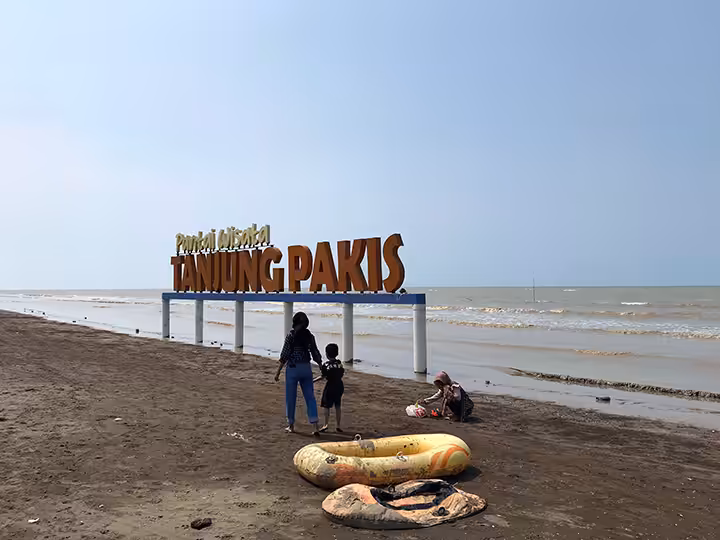 Wisata Pantai Tanjung Pakis Karawang