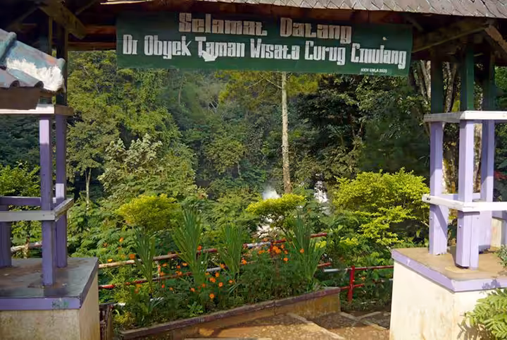 sekilas tentang wisata curug-cinulang