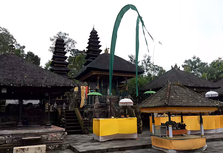 wisata religi Pura Pucak Mangu