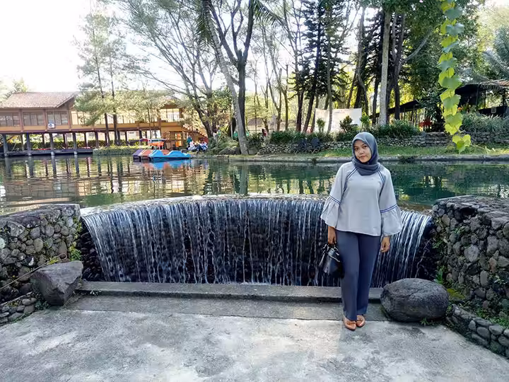 Air terjun mini di Wisata Air Tlatar