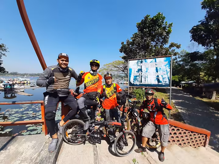 Bersepeda di Situ Bagendit