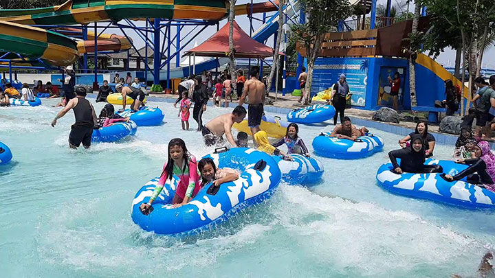 Kolam Ombak Saygon Waterpark Pasuruan