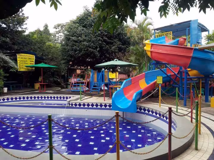 Kolam Renang Batoe 54