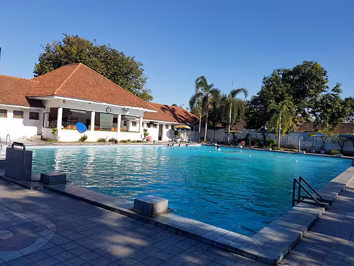 Kolam Renang Hayam Wuruk