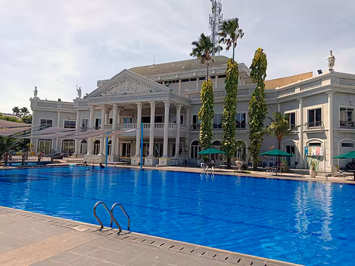 Kolam Renang Wisata Bukit Mas