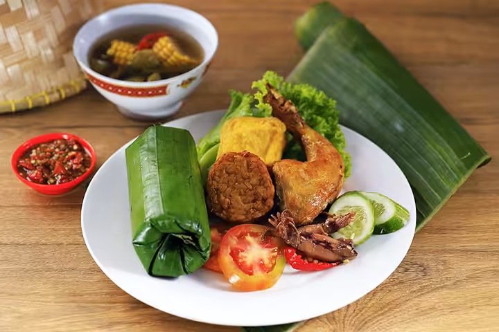Nasi Timbel makanan khas Bandung