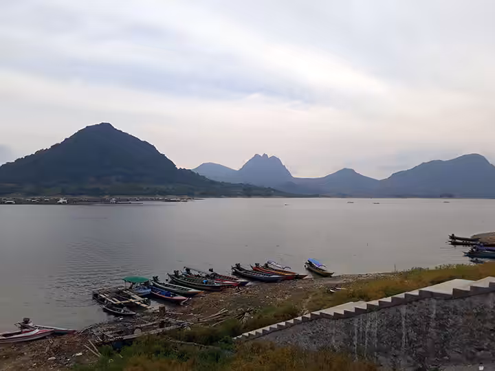 Pemandangan Gunung Cilembu dari Waduk Jatiluhur