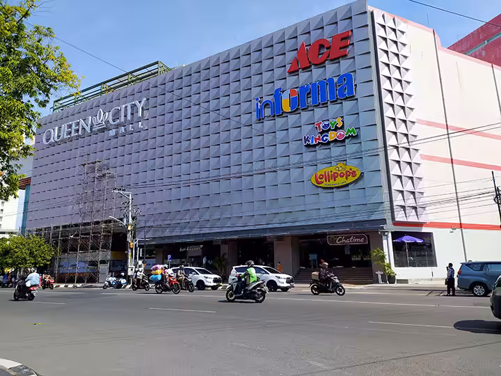 Queen City Mall Pemuda Semarang