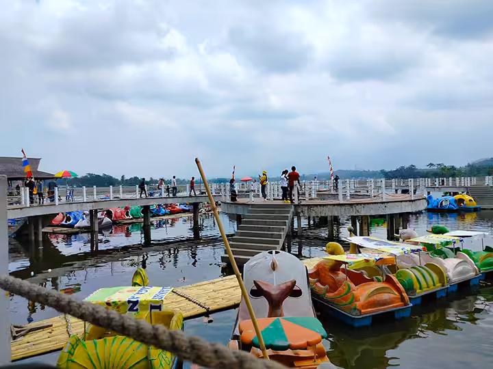 Wahana Permainan Anak di Situ Bagendit