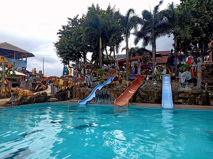 seluncuran Waterboom Cahaya Abadi
