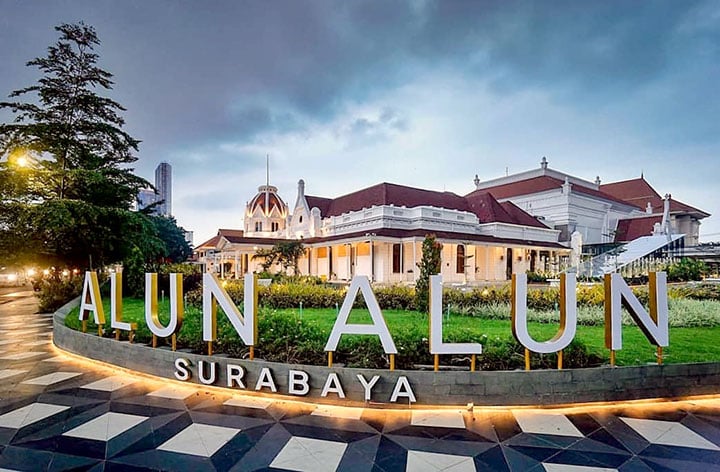 alun alun surabaya