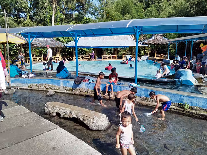 berenang di Tlatar Ekowisata Boyolali