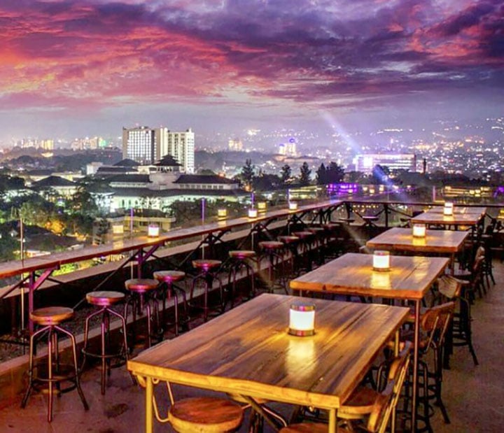 14 Cafe Rooftop di Jakarta Murah Fasilitas Live Music 2023