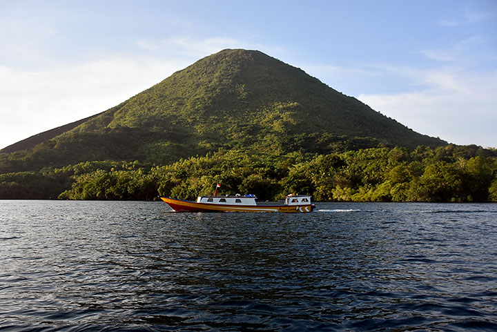 banda neira terletak di provinsi maluku