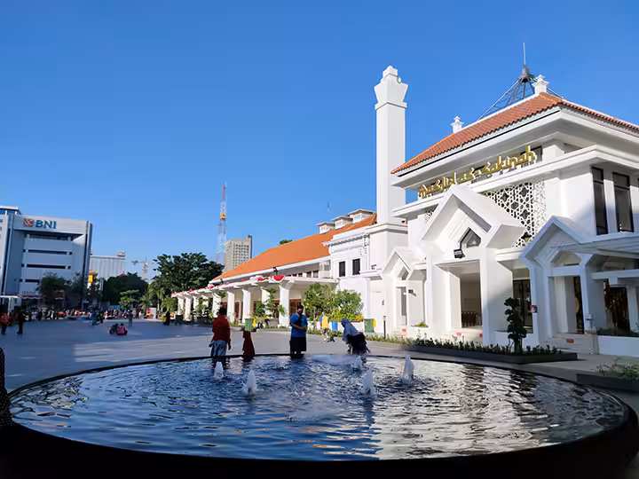 fasilitas alun alun kota surabaya