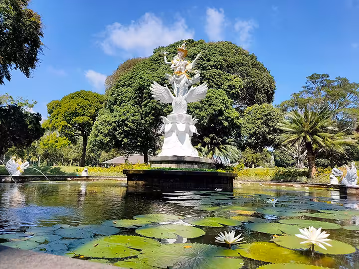 fasilitas istana tampak siring