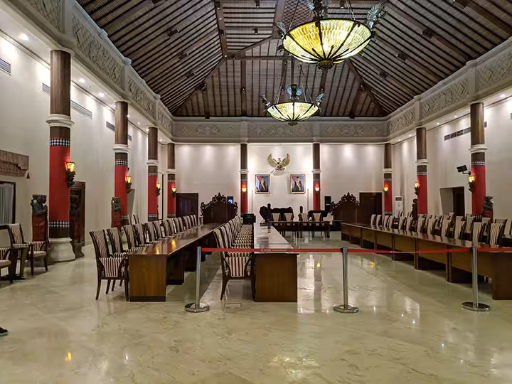 wisma merdeka istana tampak siring