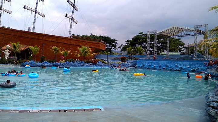 kolam renang Santa Sea Waterpark