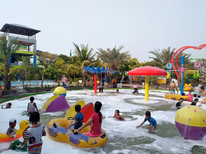 Kolam busa Megati Waterpark