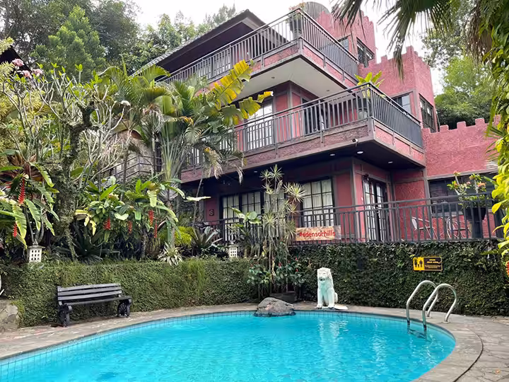 kolam renang Edensor Hills