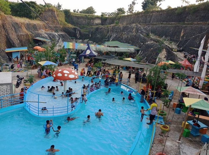 kolam renang Tebing Pelangi Tuban