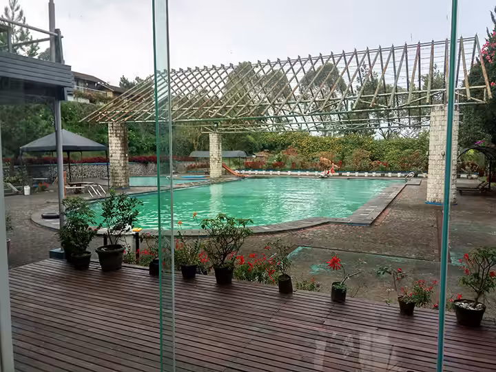 kolam renang Vila Air Natural Resort 