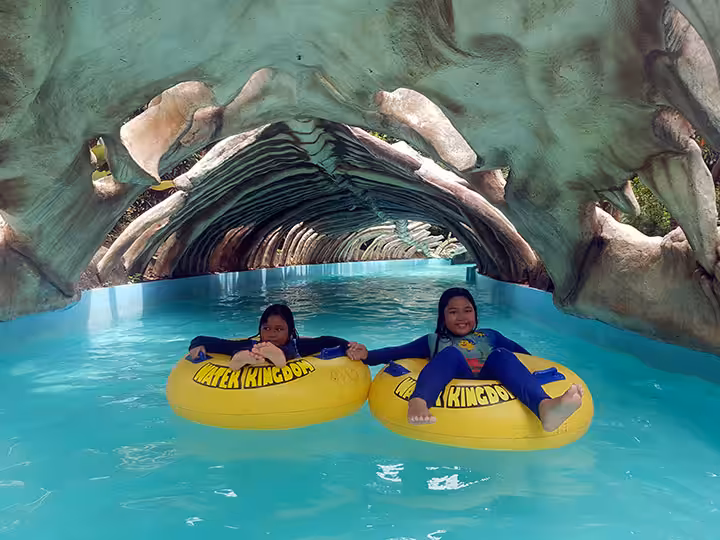 Lazy River Water Kingdom Mekarsari