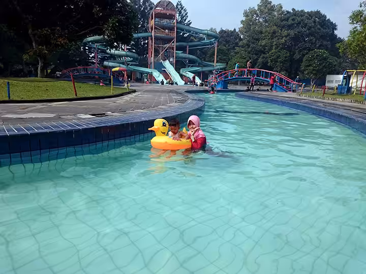 lazy river Waterpark Bandung Indah