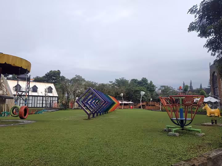 Taman The Village Purwokerto