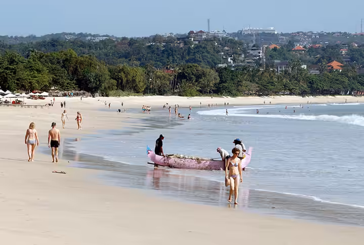 pantai jimbaran terletak di jimbaran
