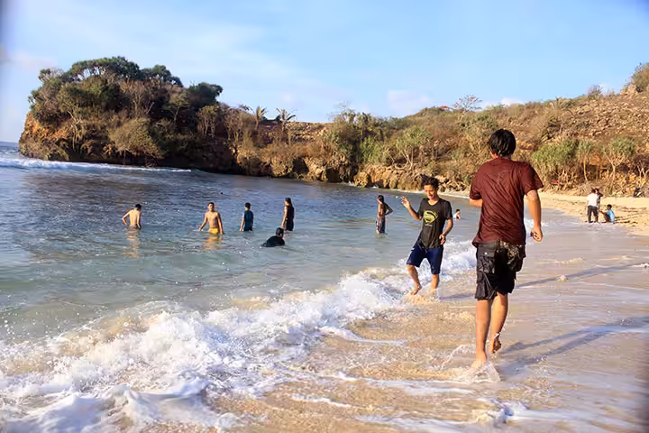 pantai peh pulo blitar