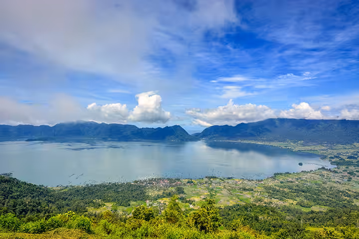 pemandangan Danau Maninjau