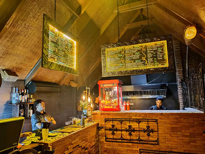 resepsionis La Favela Bali