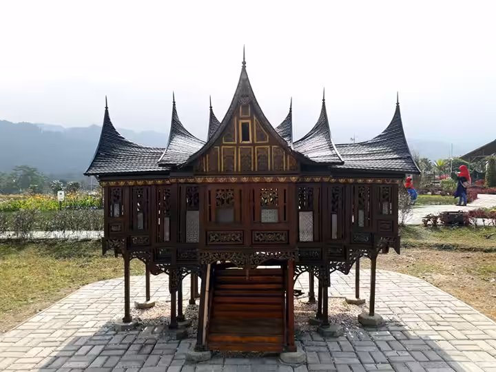 rumah adat New Small World Purwokerto