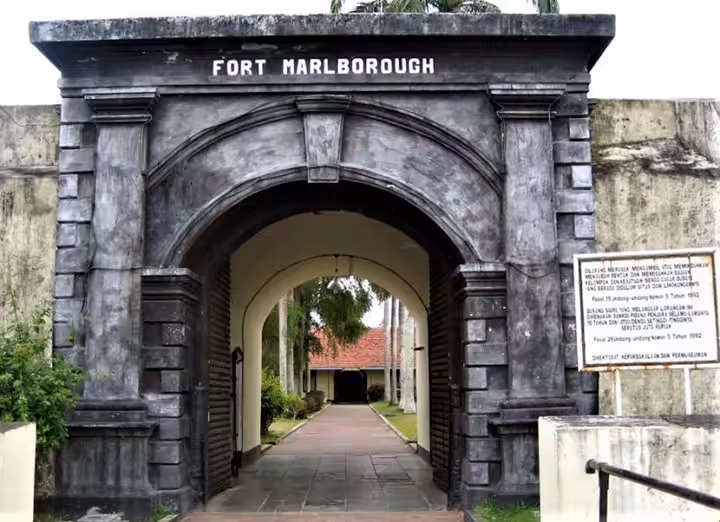 sejarah benteng marlborough