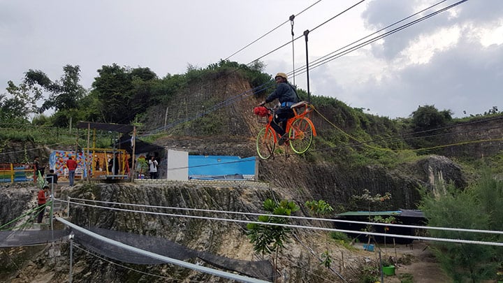 skywalk Tebing Pelangi Tuban