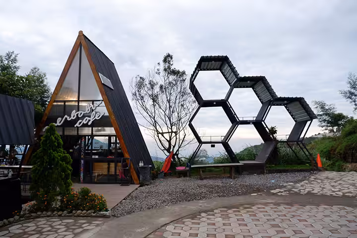 spot foto merbabu view