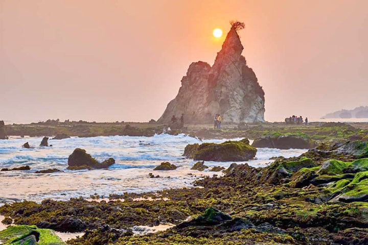 sunset pantai sawarna