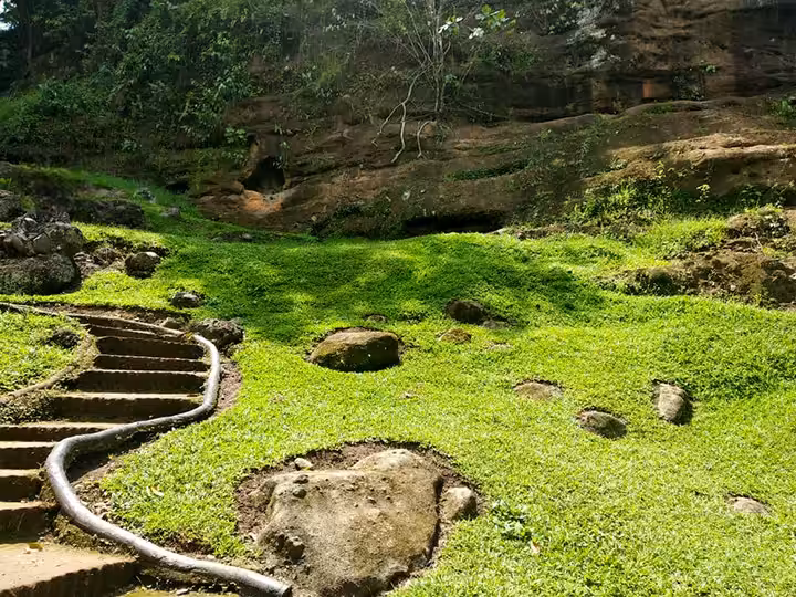 tebing alami Wira Garden