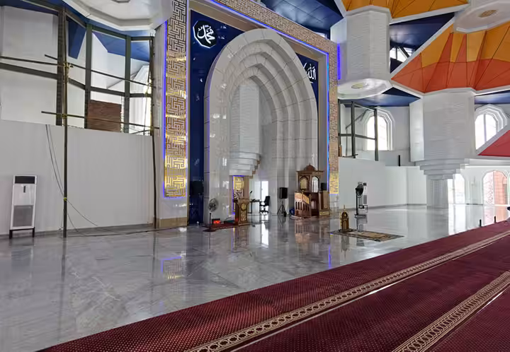 tempat sholat masjid 99 Kubah