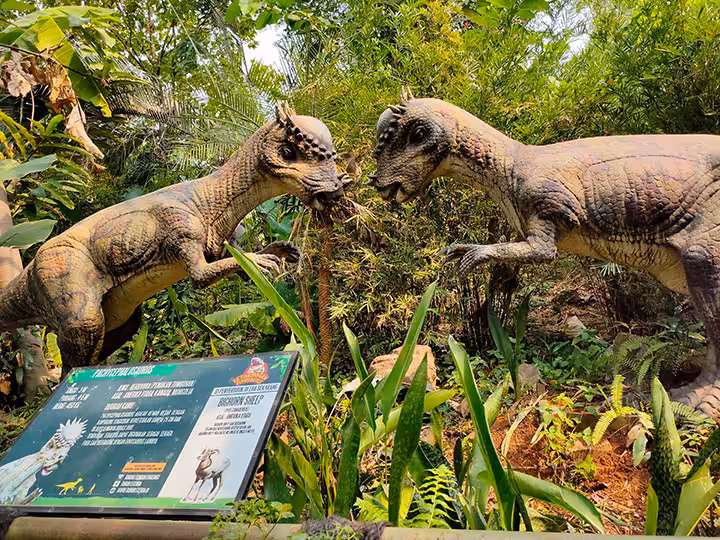 wahana Dinosaurus Taman Legenda